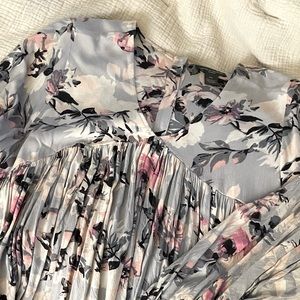 Super flowy soft gray top with pink flower print
